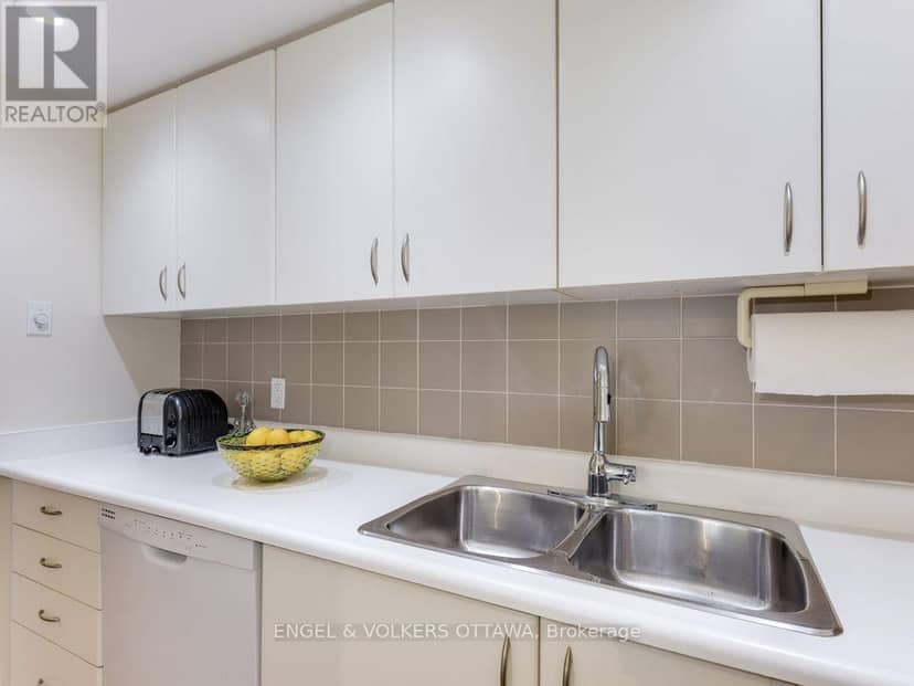 212 - 35 Murray Street — photo 10 of 40