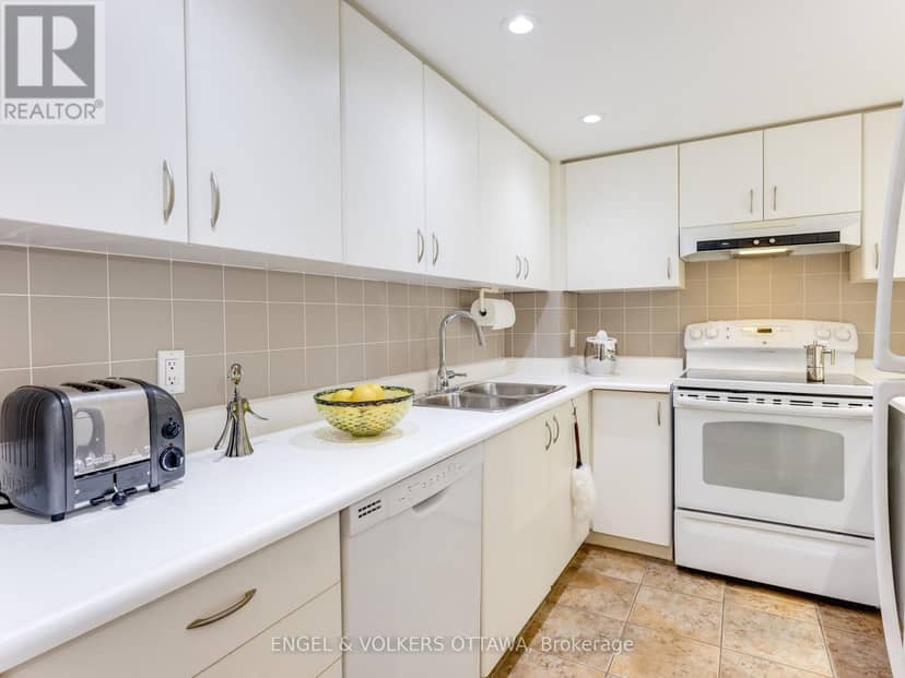 212 - 35 Murray Street — photo 5 of 40