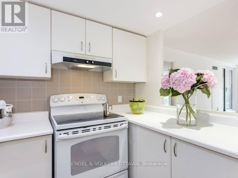 212 - 35 Murray Street — photo 9 of 40