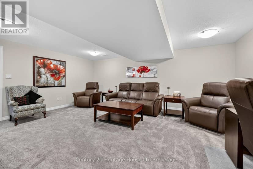 16 Huntley Avenue — photo 15 of 25