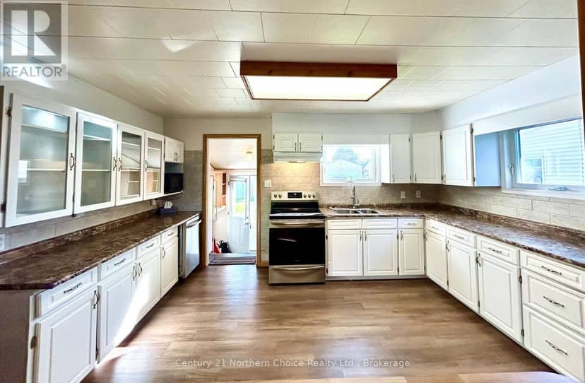 1021 Third Street E, Fort Frances, photo 2