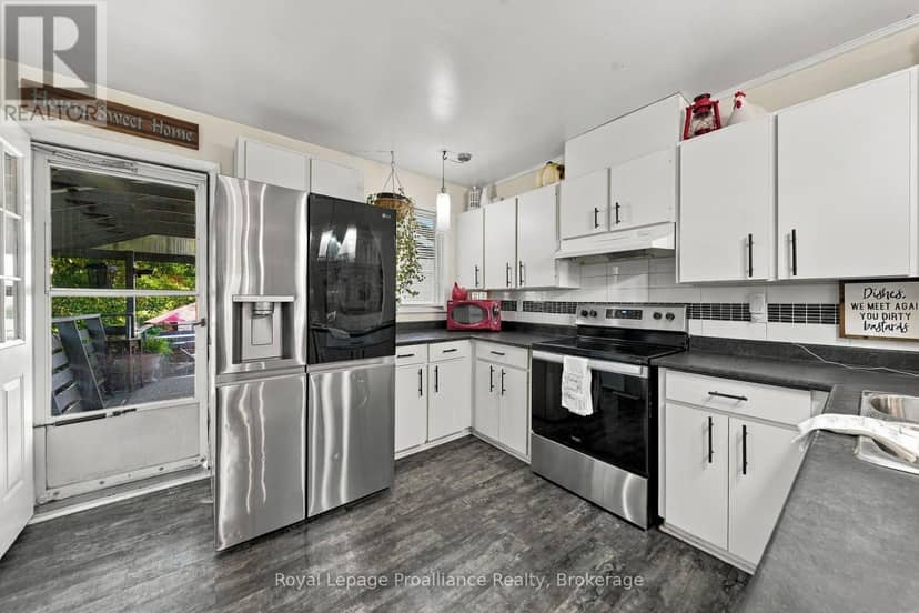 208 Byron Street — photo 11 of 40