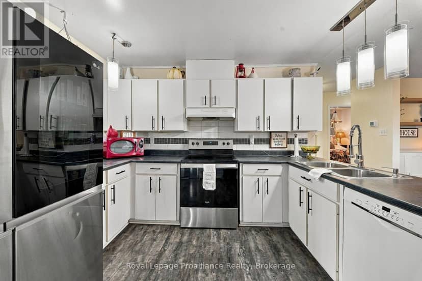 208 Byron Street — photo 12 of 40