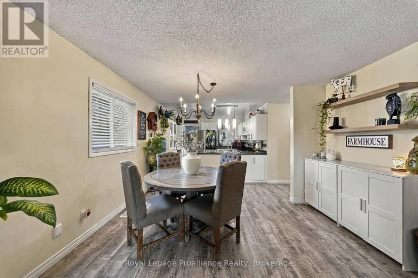208 Byron Street — photo 14 of 40