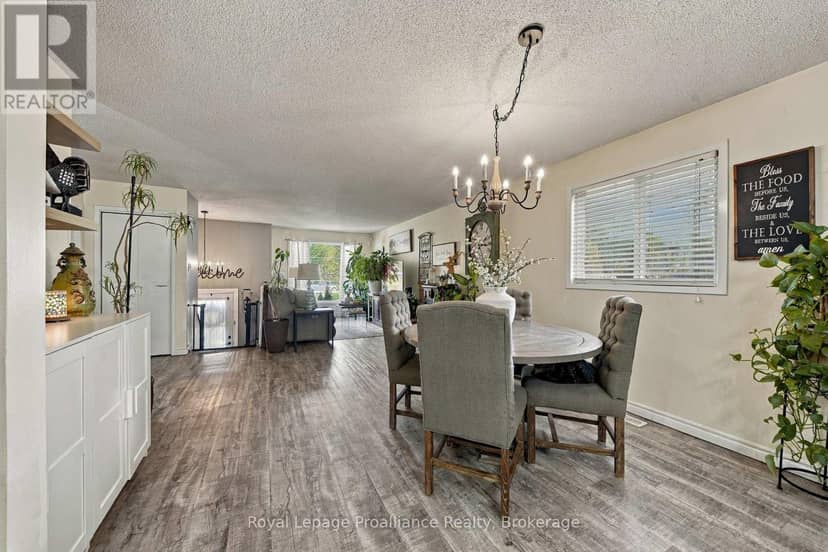 208 Byron Street — photo 15 of 40