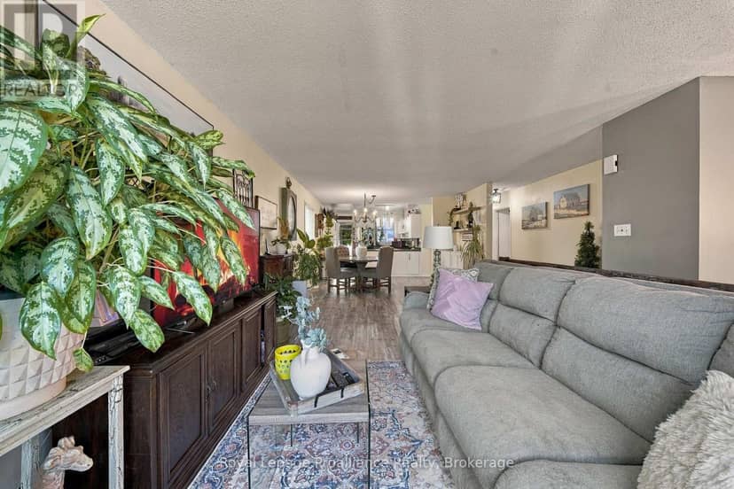 208 Byron Street — photo 17 of 40
