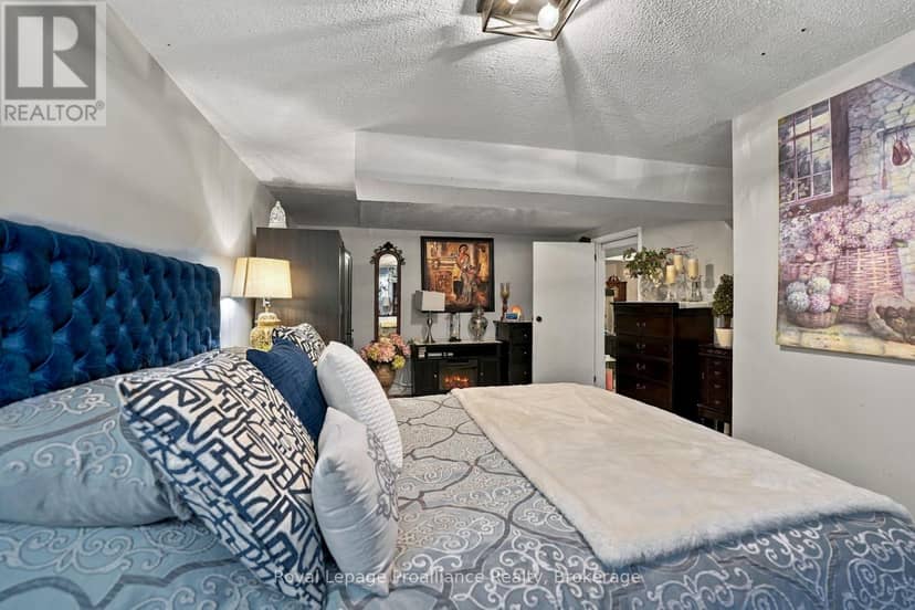 208 Byron Street — photo 34 of 40