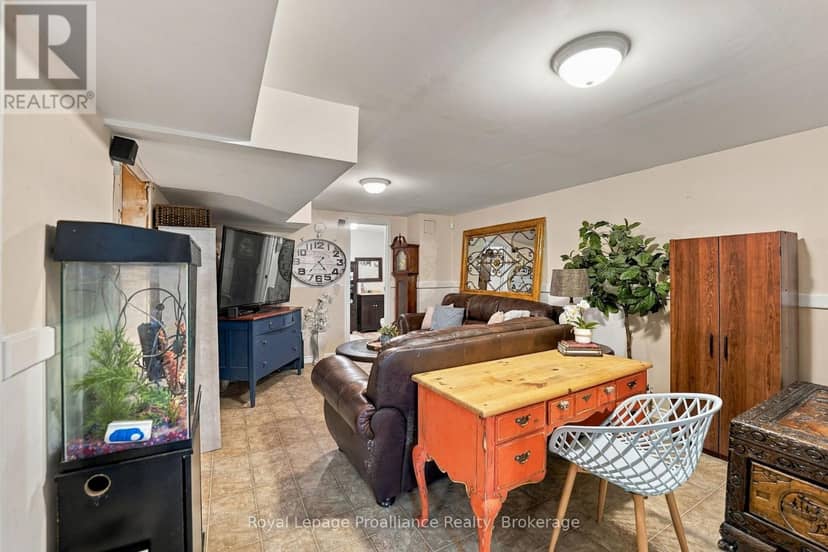 208 Byron Street — photo 37 of 40