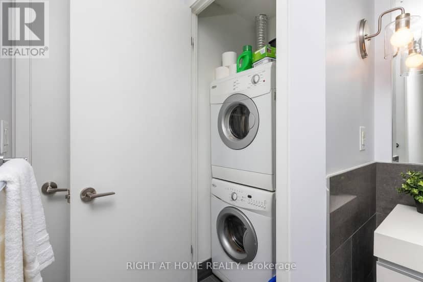 701 - 390 Cherry Street — photo 16 of 35