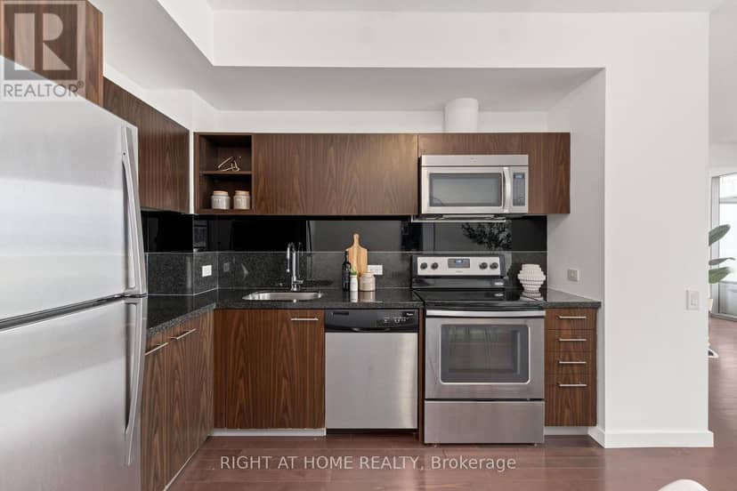701 - 390 Cherry Street — photo 3 of 35