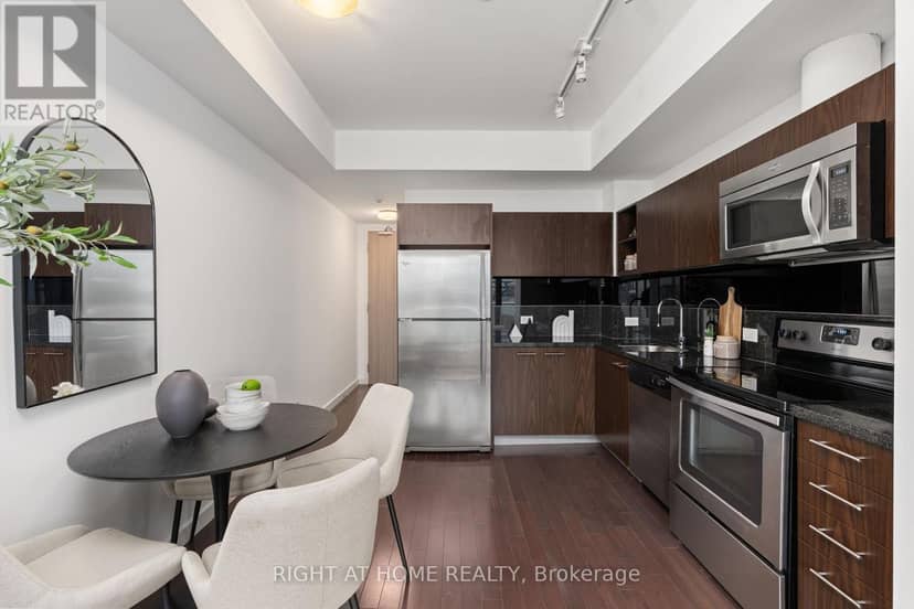 701 - 390 Cherry Street — photo 4 of 35