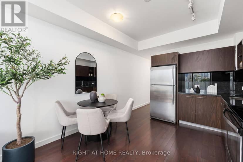 701 - 390 Cherry Street — photo 5 of 35