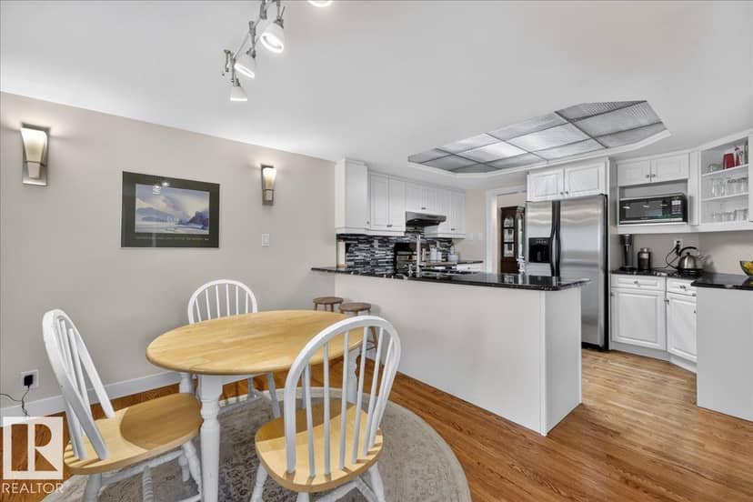 30 St George's Cr NW — photo 19 of 40