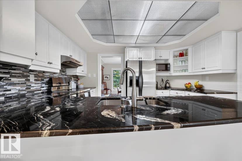 30 St George's Cr NW — photo 14 of 40