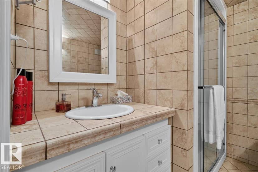 30 St George's Cr NW — photo 40 of 40