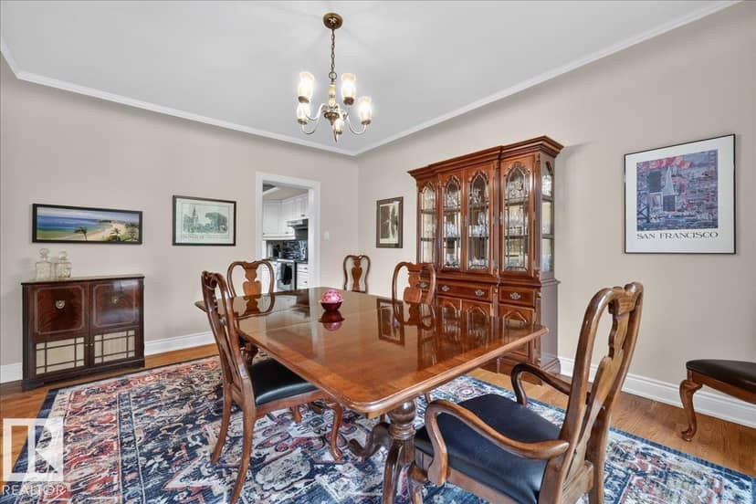 30 St George's Cr NW — photo 12 of 40