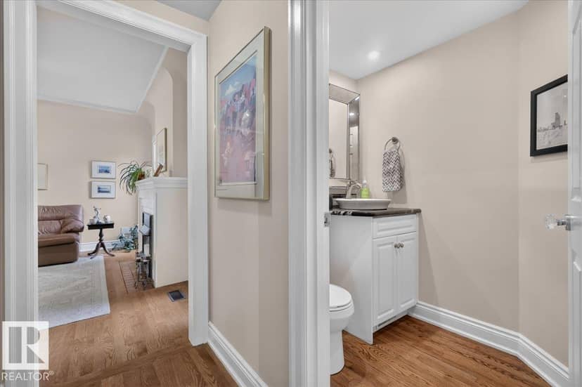 30 St George's Cr NW — photo 22 of 40