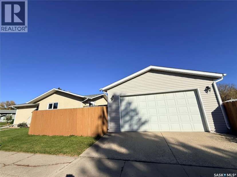 389 Meighen CRESCENT — photo 3 of 21