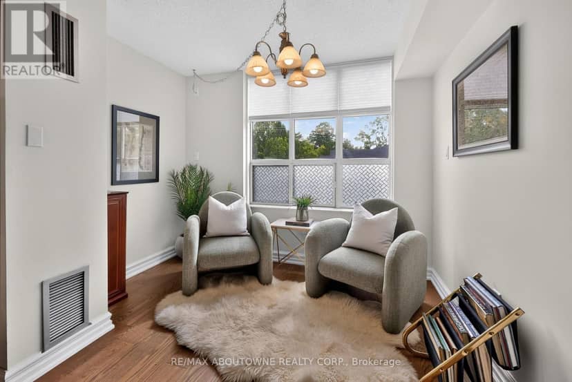 211 - 221 Robinson Street — photo 15 of 29