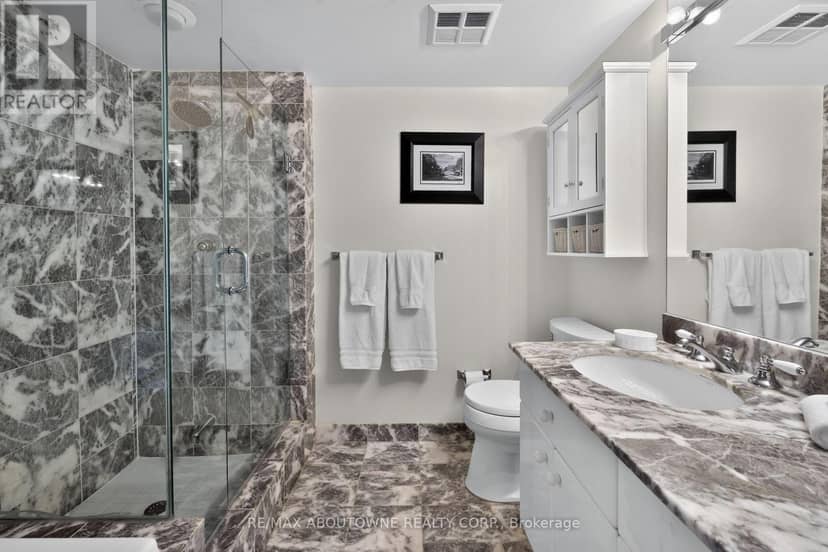 211 - 221 Robinson Street — photo 20 of 29