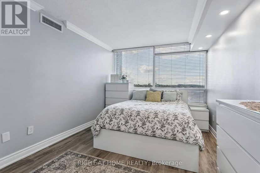 612 - 550 Webb Drive — photo 34 of 40