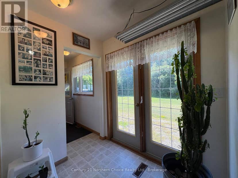 993 Fisher Road, Emo, photo 5