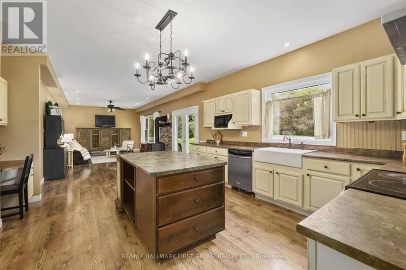 3937 Larose Crescent — photo 14 of 40