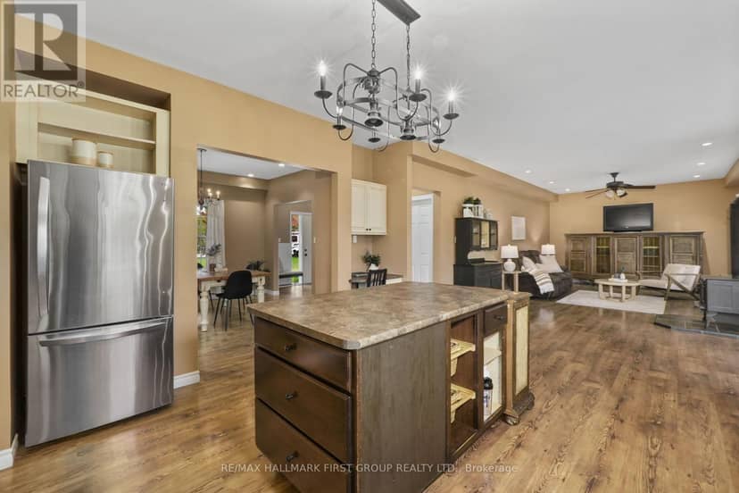 3937 Larose Crescent — photo 18 of 40