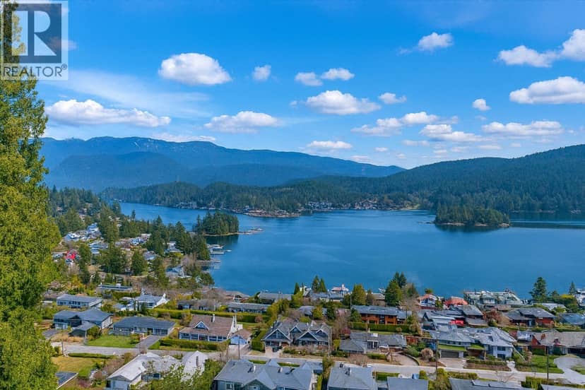 873 BAYCREST DRIVE, North Vancouver