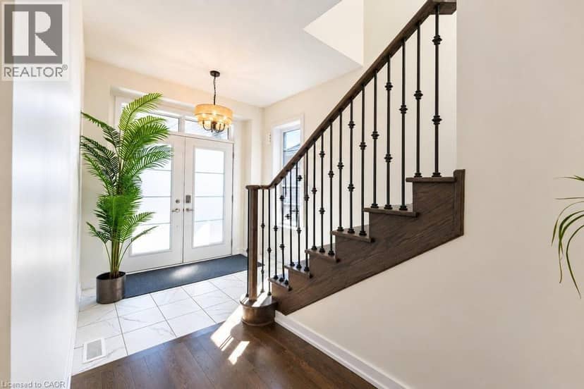31 SANTOS Drive, Caledonia, photo 2