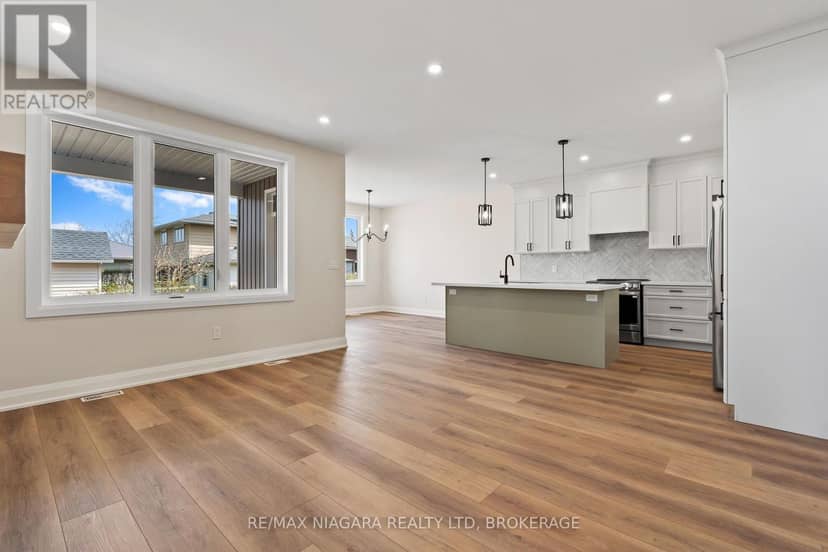 63 Swan Avenue — photo 15 of 28