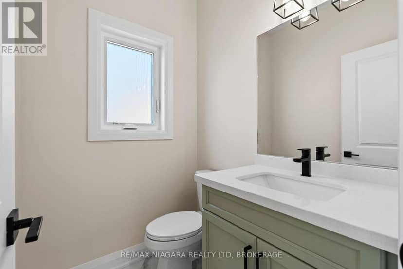 63 Swan Avenue — photo 9 of 28