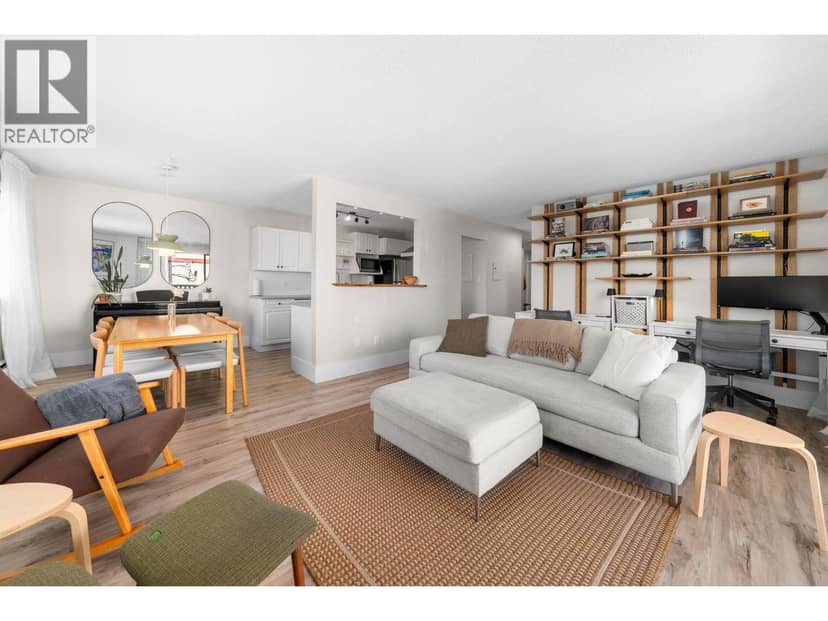 202 1610 CHESTERFIELD AVENUE, North Vancouver