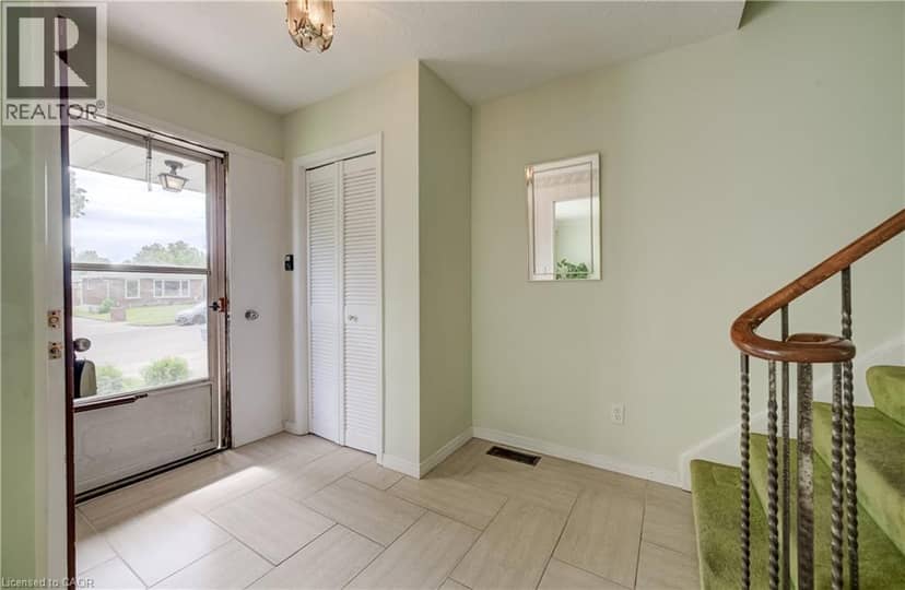 16 BONNYLYN Drive — photo 5 of 40