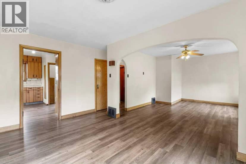 1925 23 Avenue — photo 9 of 26