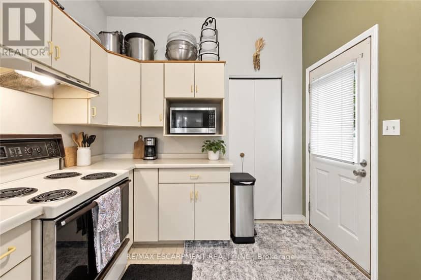 26 Renfrew Street E — photo 34 of 40