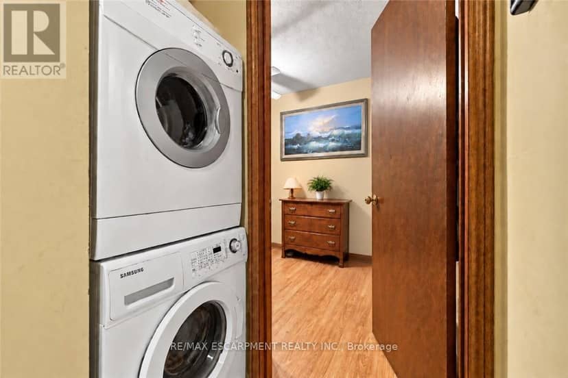 26 Renfrew Street E — photo 20 of 40