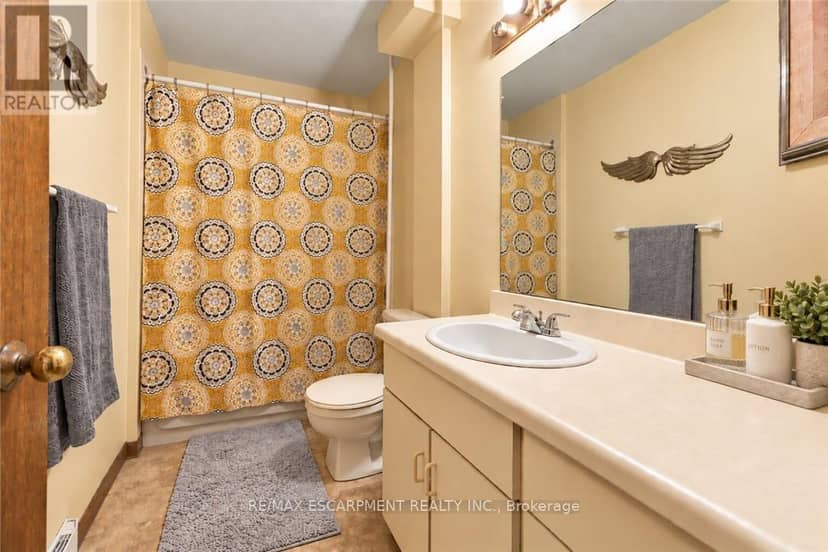 26 Renfrew Street E — photo 21 of 40