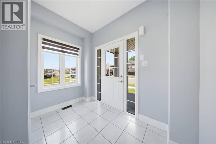 18 MACKLIN Street, Brantford, photo 4