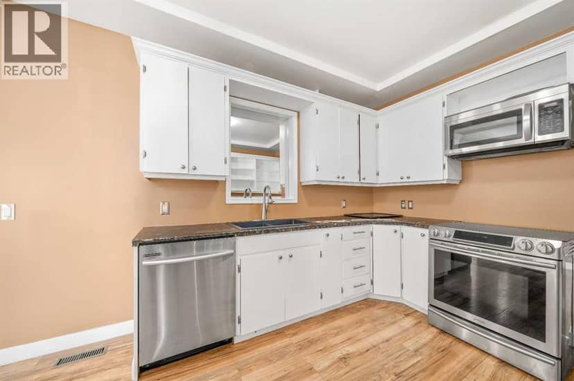 227 4 Street SW, Medicine Hat, photo 3