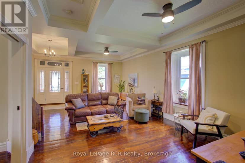 134 Frederick Street E — photo 11 of 27