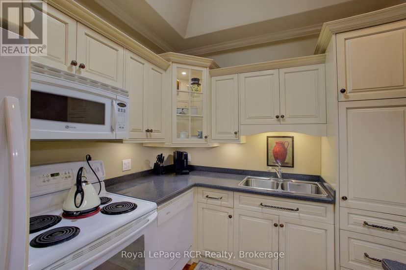 134 Frederick Street E — photo 6 of 27