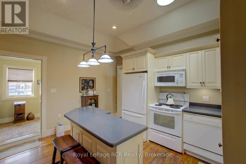 134 Frederick Street E — photo 7 of 27