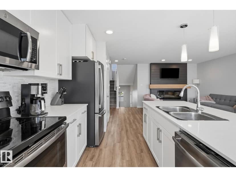 2205 82 ST SW SW — photo 9 of 25