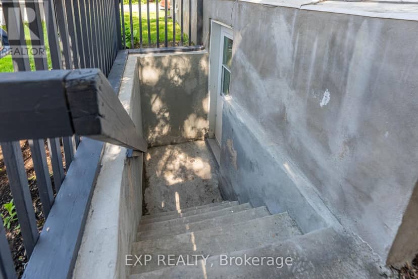 514 Lyon Street N — photo 13 of 40
