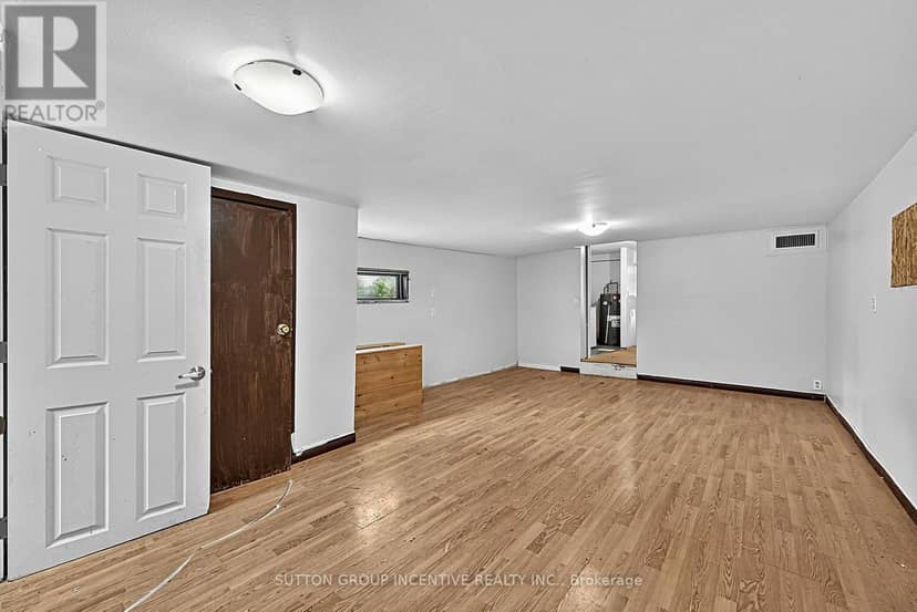 366 Talbot Street — photo 17 of 40