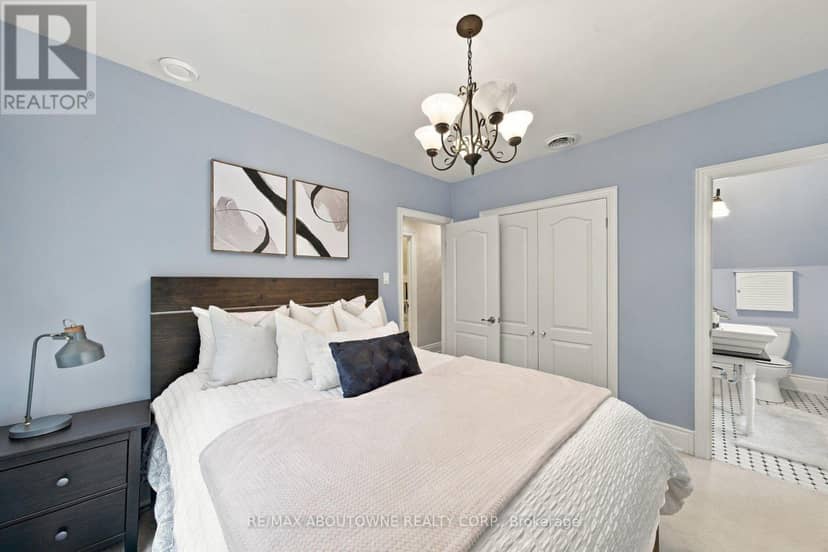 426 Trafalgar Road — photo 23 of 40