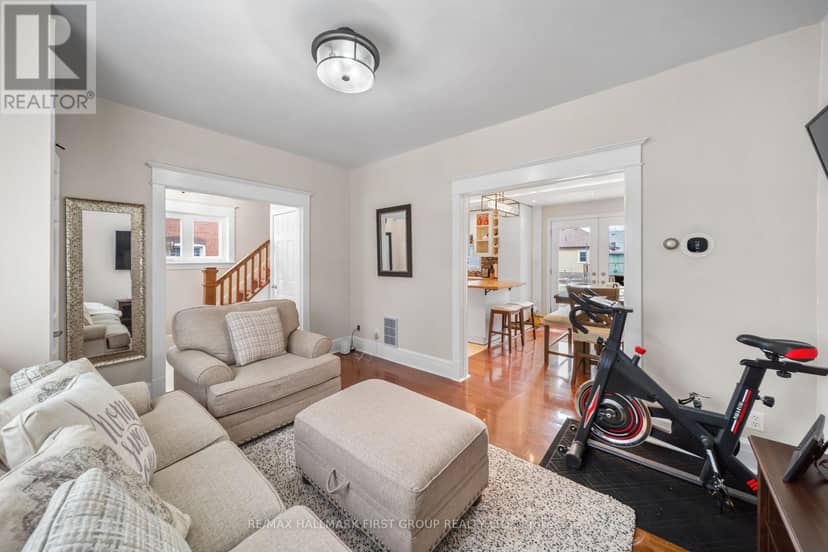 7 McMurchy Avenue S — photo 17 of 40