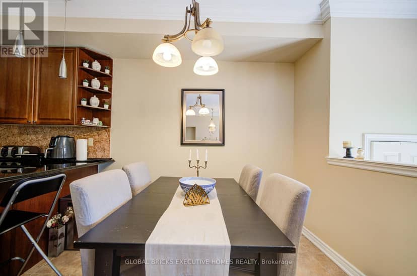 3885 Eglinton Avenue — photo 14 of 35