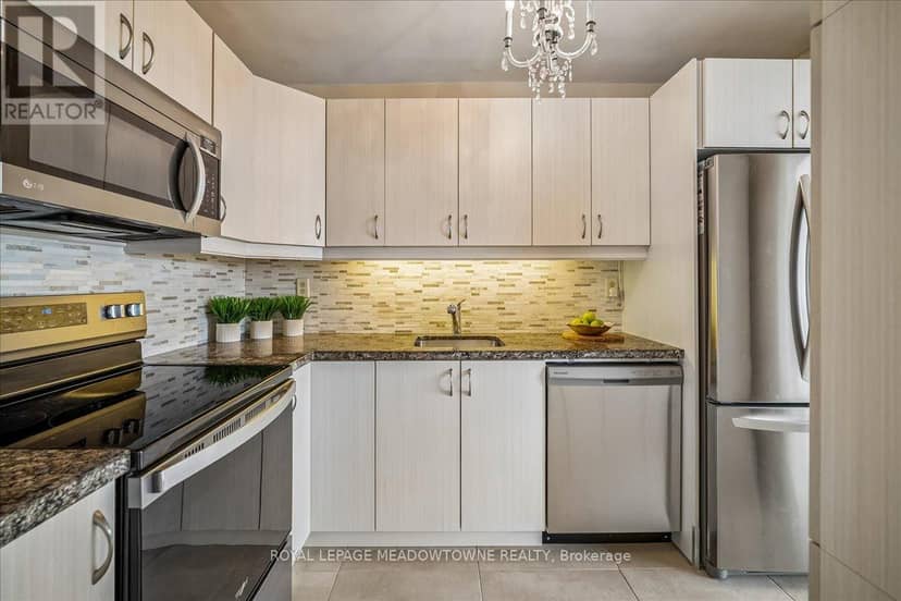 1601 - 2263 Marine Drive — photo 11 of 34